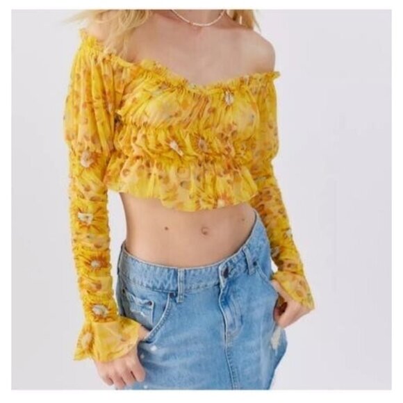 NWT URBAN OUTFITTERS Isla Top Sz Medium Yellow Sunflower Crop Top Ruched Sleeves - Picture 1 of 7
